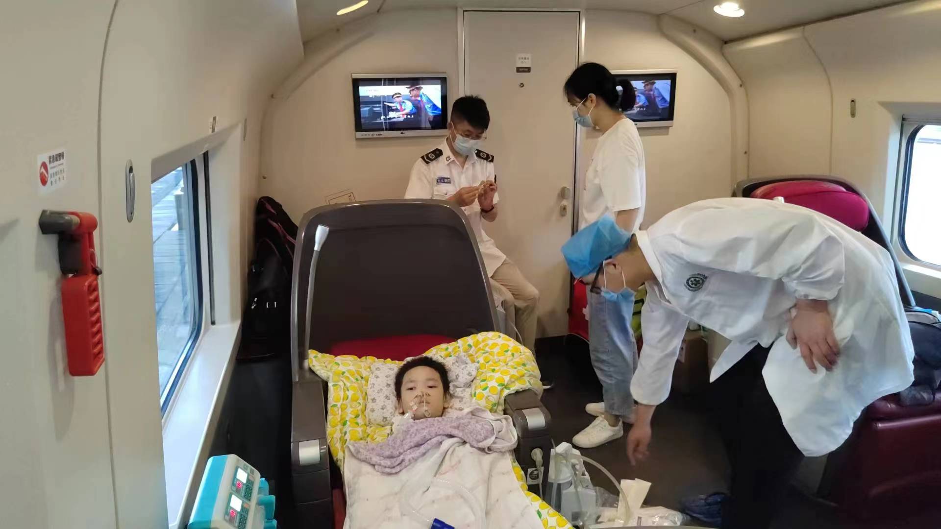 佛冈县婴幼儿高铁转运